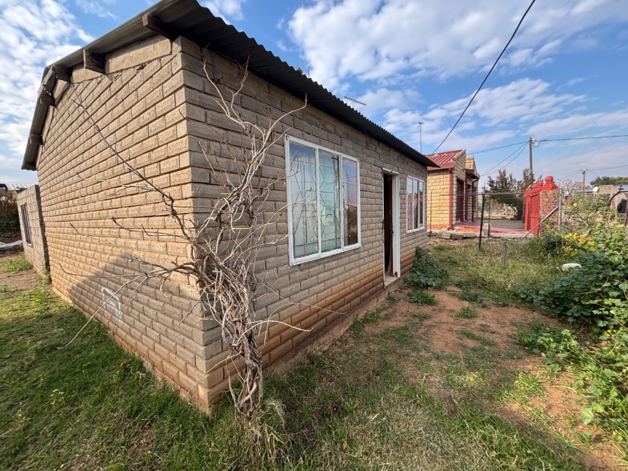 2 Bedroom Property for Sale in Boiki Mothohi Free State
